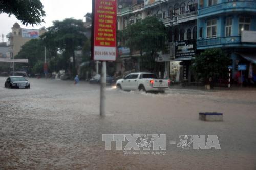 Mưa lớn kéo dài khiến giao thông 2 tỉnh Quảng Ninh và Lai Châu bị tê liệt